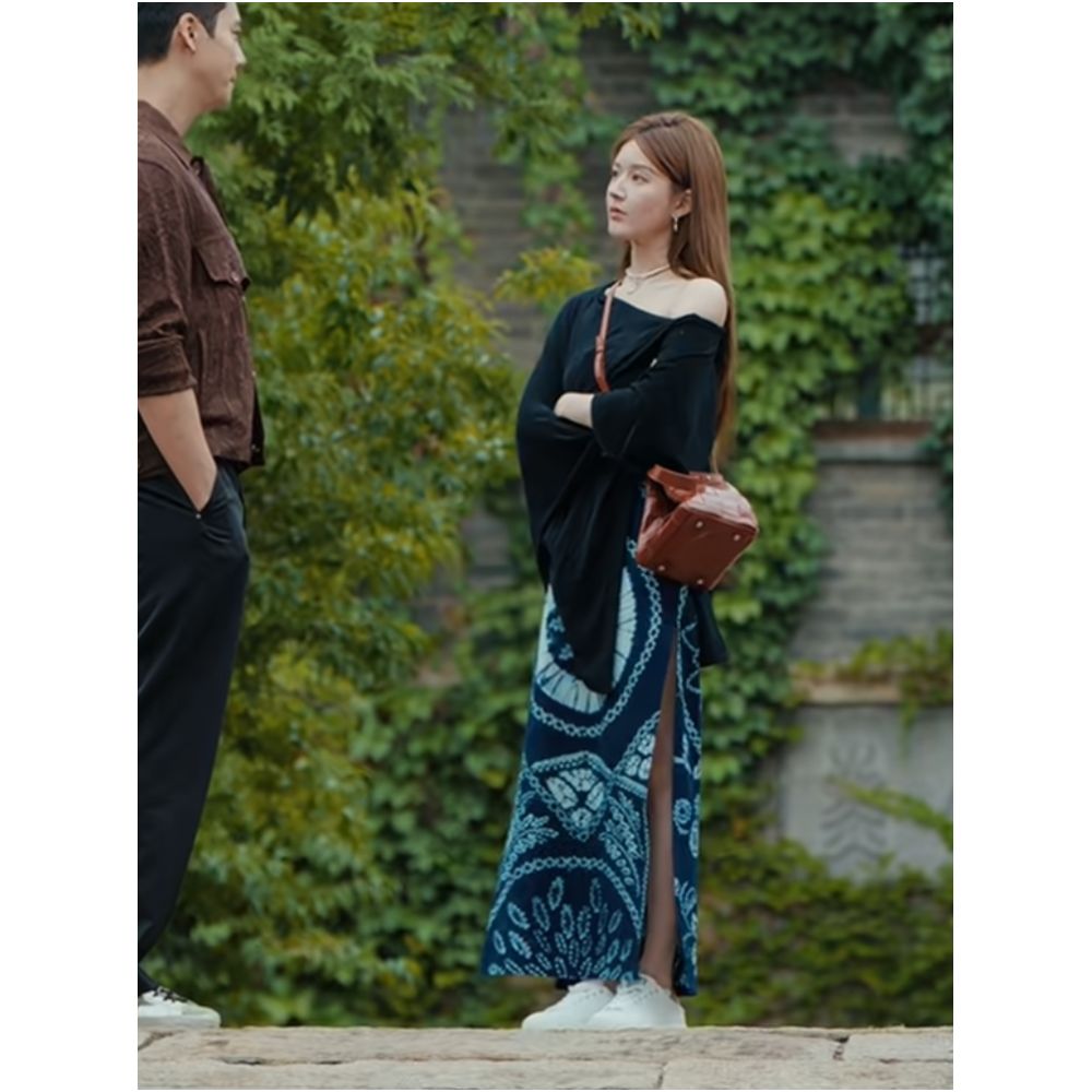 Xu I Dazzling Zhao Lusi Xu Yan Same Style Black Cross Shoulder T shirt Cover Shirt Blue Ethnic Style Tie Dyeing Printed Half Skirt image 3