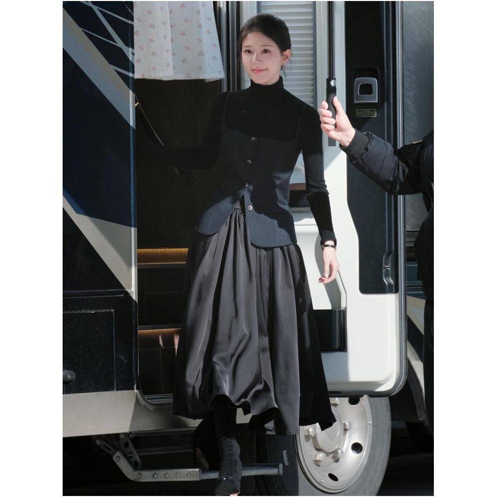 Lover Zhao Lusi Ruan Yu same black camisole vest high neck knitted sweater bottom top skirt female image 3