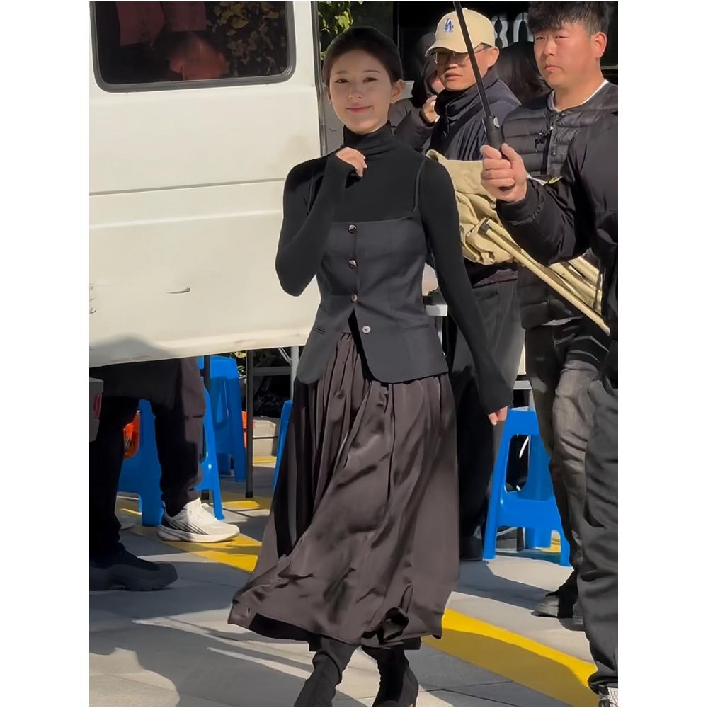 Lover Zhao Lusi Ruan Yu same black camisole vest high neck knitted sweater bottom top skirt female image 4