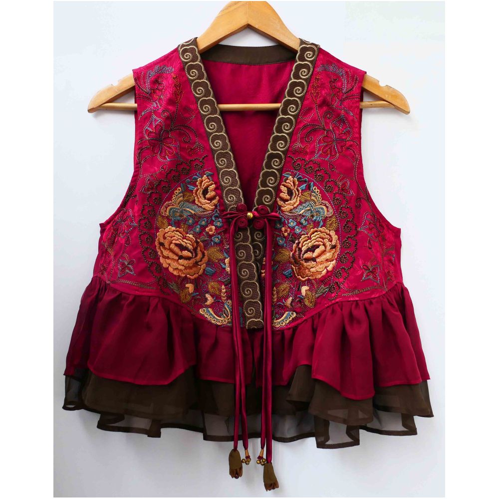 ASAYA5337 – Peony Mist Ruffle Vest 🌸🖤