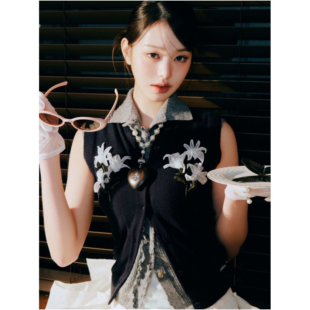 05 06 20 00 SST Heavy Industry Line Zhang Yuanying s same handmade three dimensional flower sleeveless knitted vest image 1