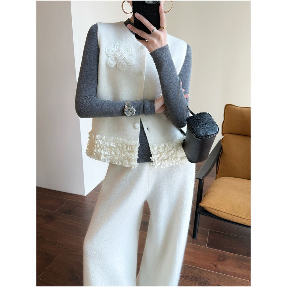 ASAYA5391 – Luxe Bloom Knit Vest & Wide-Leg Pants Set ❄️✨