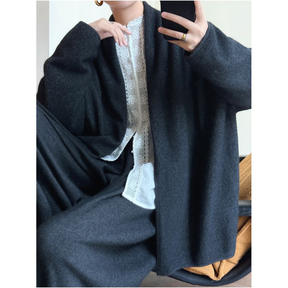 WANG Window Shirt Oil painting of a young girl with three dimensional embroidery and lace wearing lantern sleeves in front and back loose fitting shirt image 2