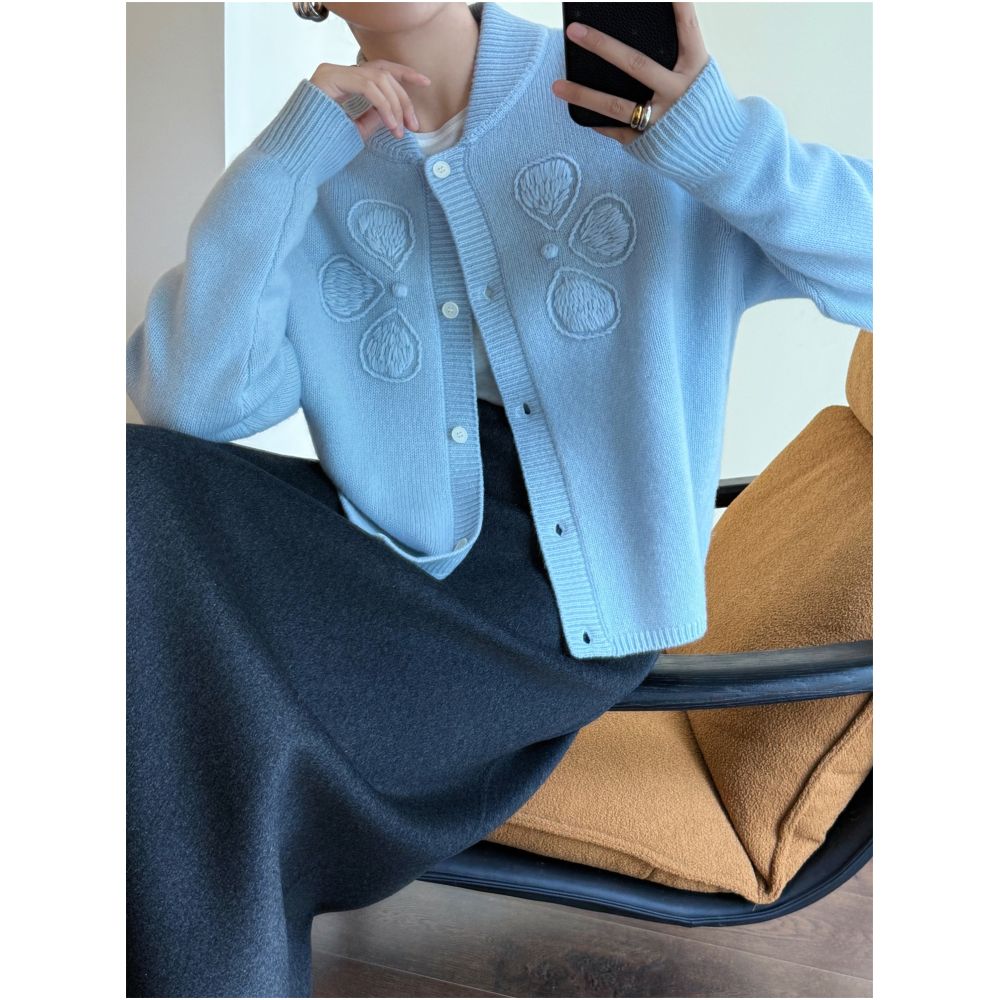 WANG light oxygen sensation German aircraft heavy industry embroidery embroidery soft wool knitted cardigan top image 1