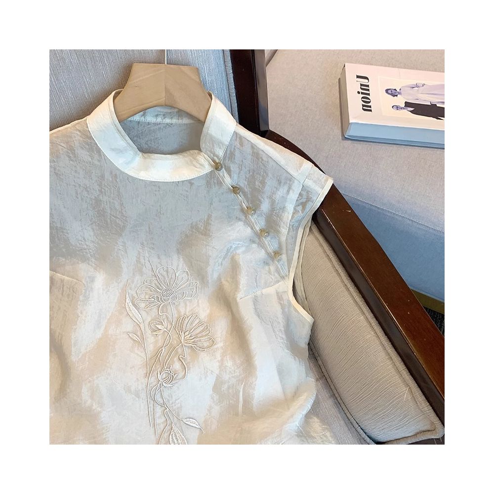 New Chinese style retro embroidered stand up collar vest shirt with summer temperament casual and high end feeling exquisite sleeveless top image 2