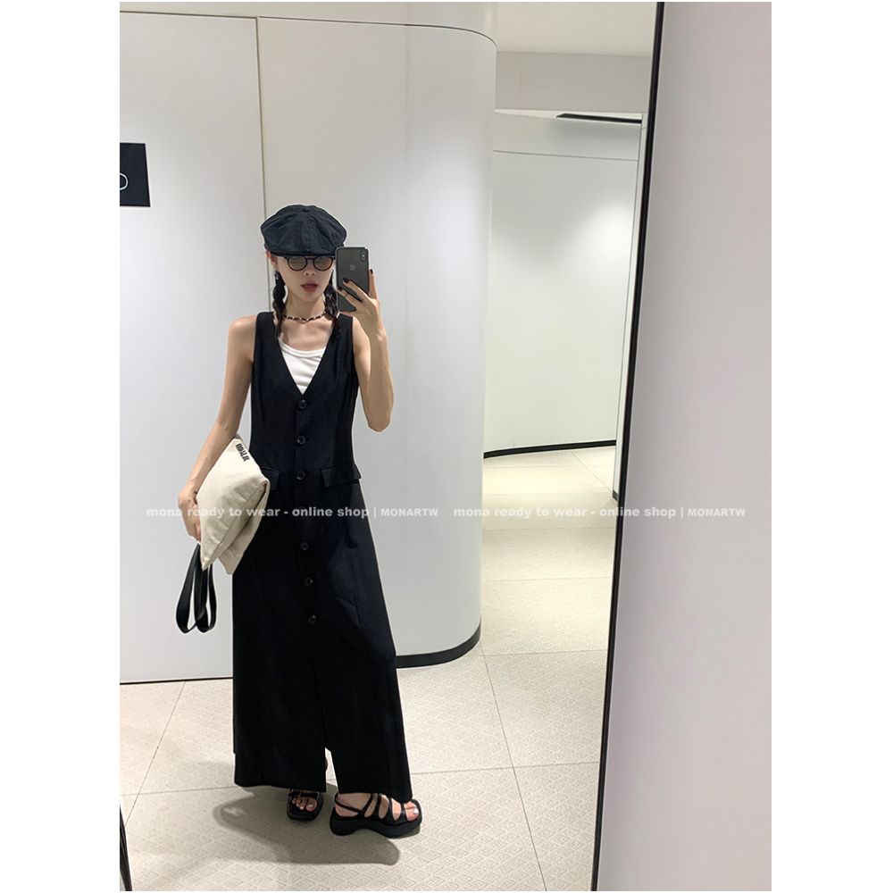 MONA temperament minimalist deep V super good looking niche non collision style black and white sleeveless dress for petite women 2025 image 2