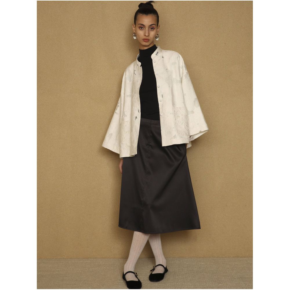 PaleBlueDot Fashionable New Chinese Spring and Autumn White Texture Cutting Flower Hollow A line Loose Coat image 2