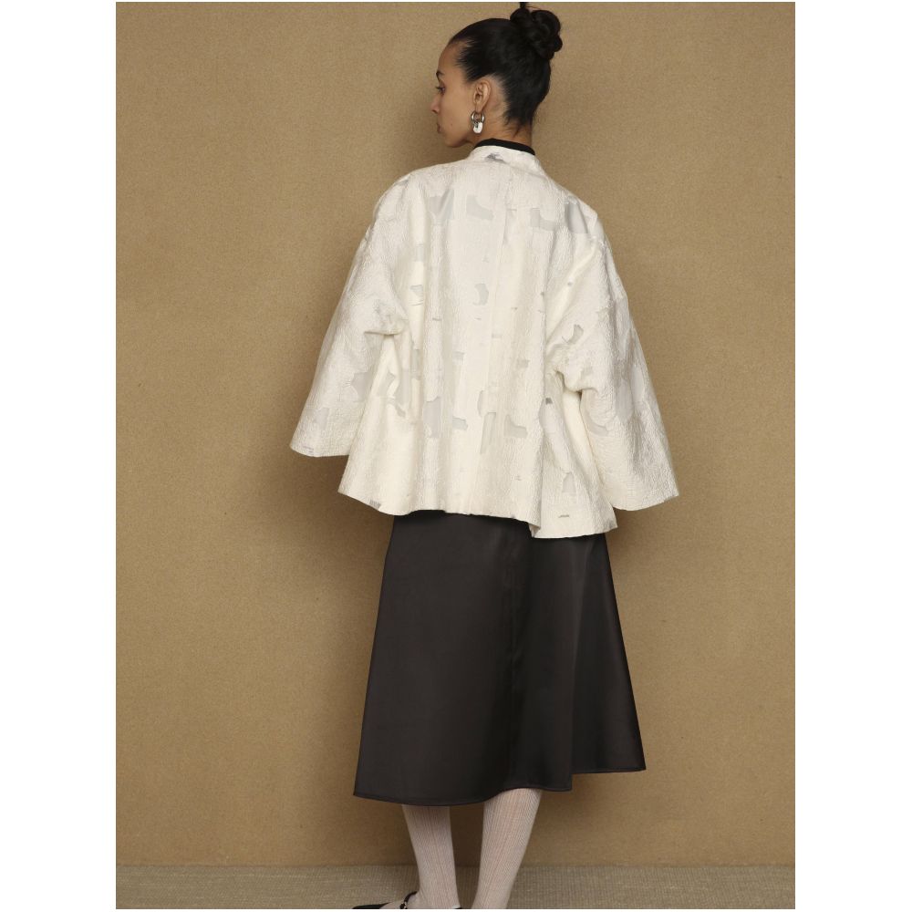 PaleBlueDot Fashionable New Chinese Spring and Autumn White Texture Cutting Flower Hollow A line Loose Coat image 4