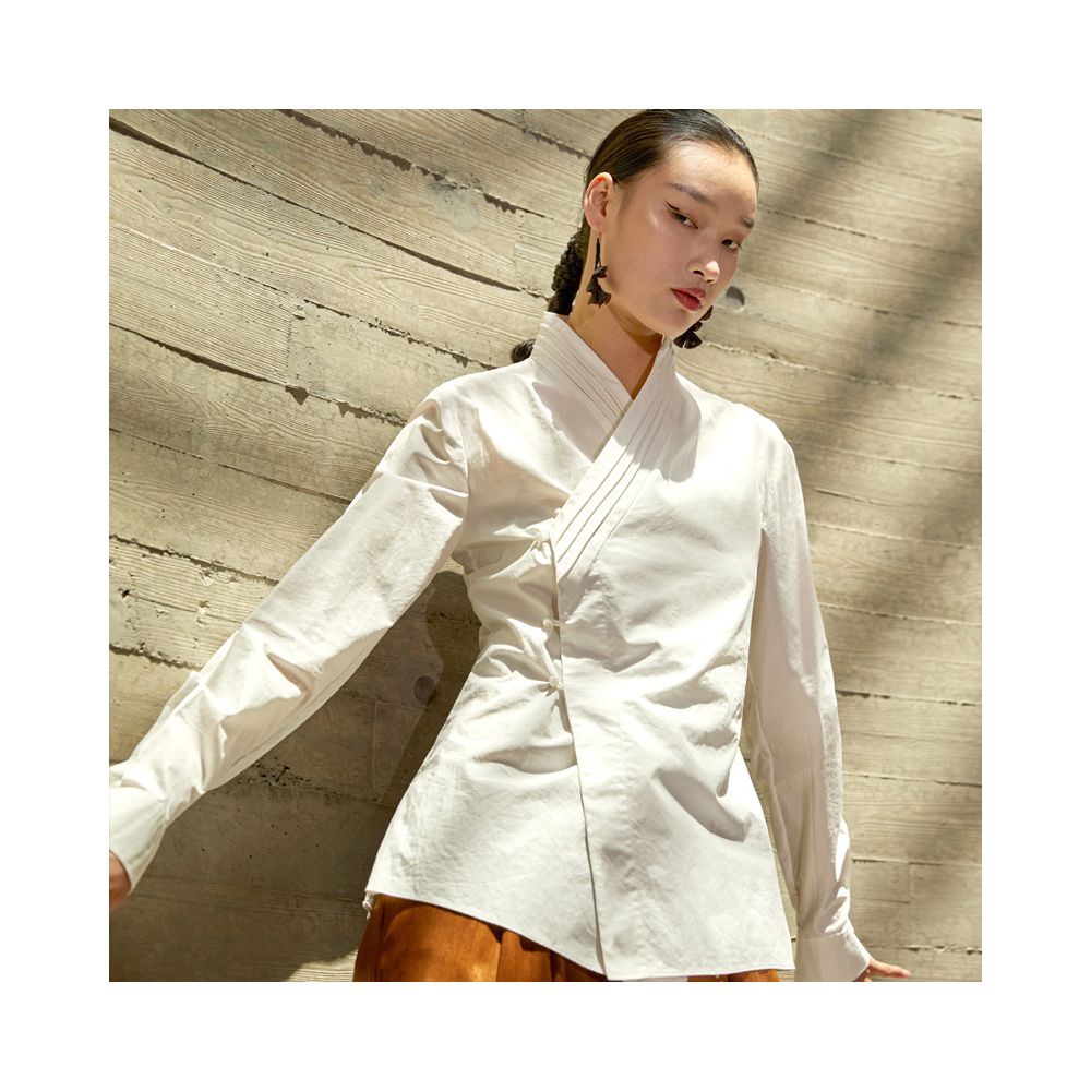 A white Chinese style shirt with a retro Chinese aesthetic featuring a V neck and a diagonal opening long sleeves perfect for spring and autumn image 1