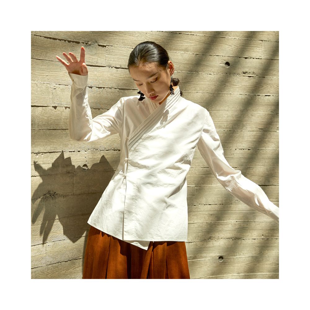 A white Chinese style shirt with a retro Chinese aesthetic featuring a V neck and a diagonal opening long sleeves perfect for spring and autumn image 2