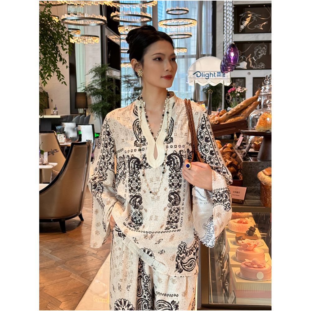 Old money style relaxed feeling wearing a wide leg pants set for women a beautiful early autumn set 2025 new two piece set image 0