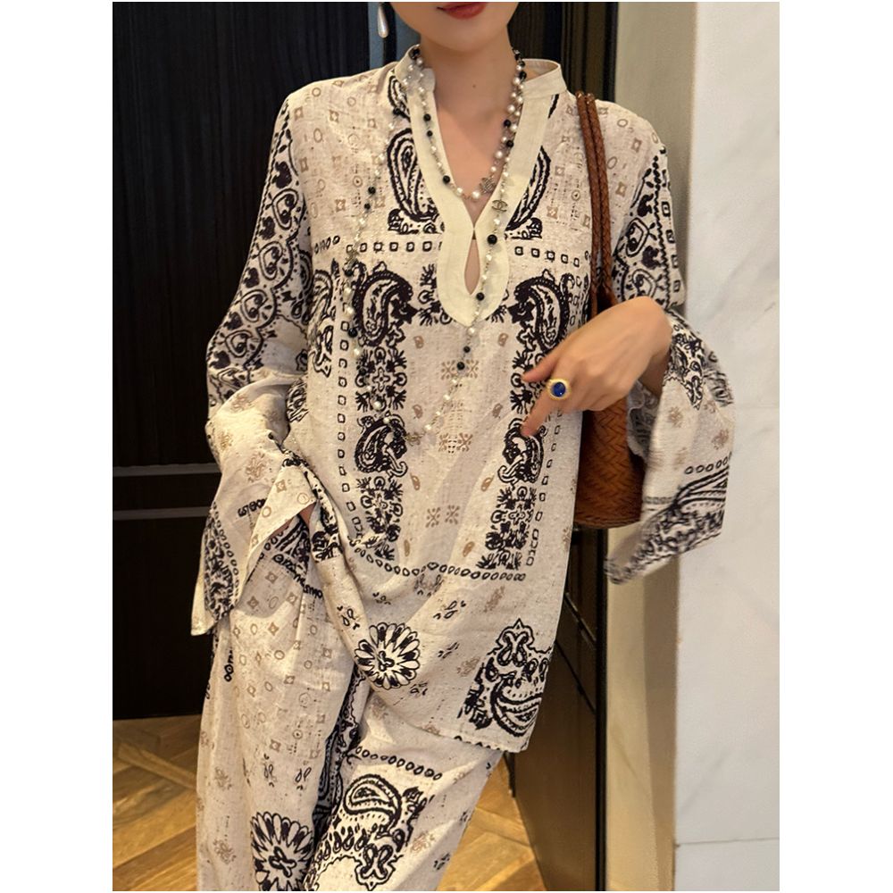 Old money style relaxed feeling wearing a wide leg pants set for women a beautiful early autumn set 2025 new two piece set image 1