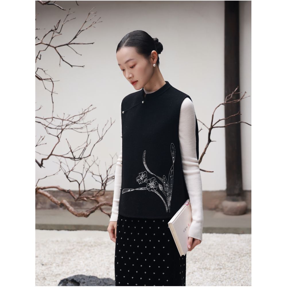 ASAYA5511 – Oriental Blossom Wool Vest 🌸🖤