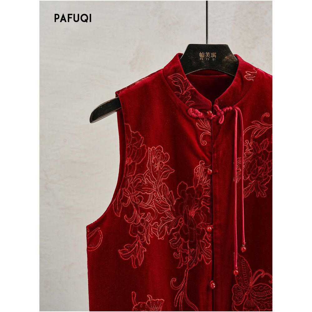 New Chinese style light Chinese style red suit women s autumn and winter retro velvet jacquard vest skirt 2025 New Year s battle robe image 2