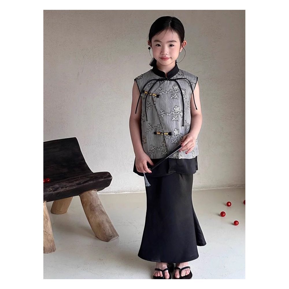 Girls retro new Chinese style set children s summer buckle embroidery vest fish tail skirt ink painting Chinese style two piece set image 2