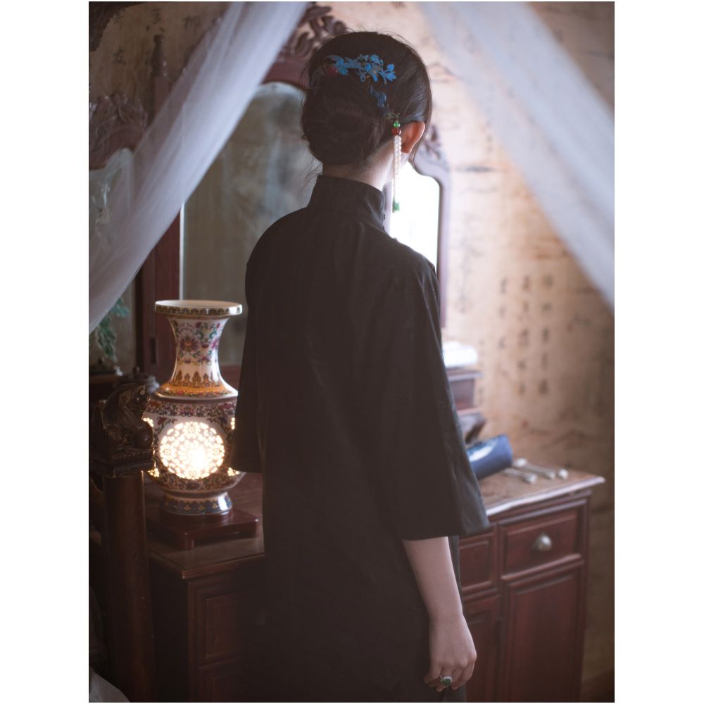 Listening to the Rain Through the Idle Window One City Wind Spring Summer Autumn Chinese Republican Style Retro Seven Sleeve One Piece Ancient Style Cheongsam image 2