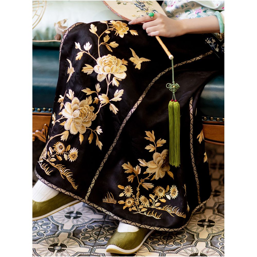 The Moon Dwelling Flower One City Wind Plush Spring and Summer Black Silk Fragrant Cloud Yarn Heavy Industry Embroidery National Style One Piece Horse Face Skirt image 0