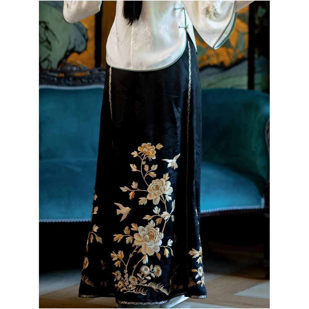 The Moon Dwelling Flower One City Wind Plush Spring and Summer Black Silk Fragrant Cloud Yarn Heavy Industry Embroidery National Style One Piece Horse Face Skirt image 1