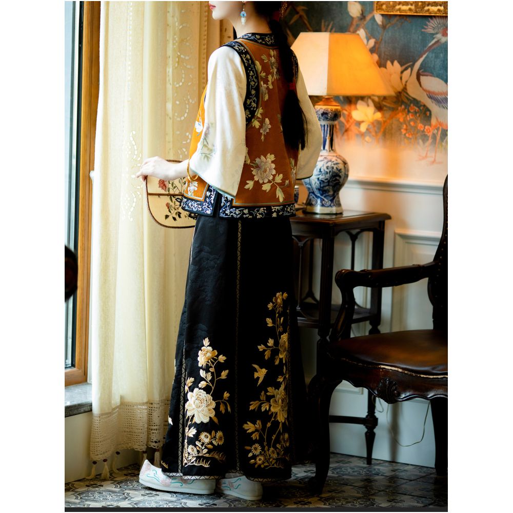 The Moon Dwelling Flower One City Wind Plush Spring and Summer Black Silk Fragrant Cloud Yarn Heavy Industry Embroidery National Style One Piece Horse Face Skirt image 3