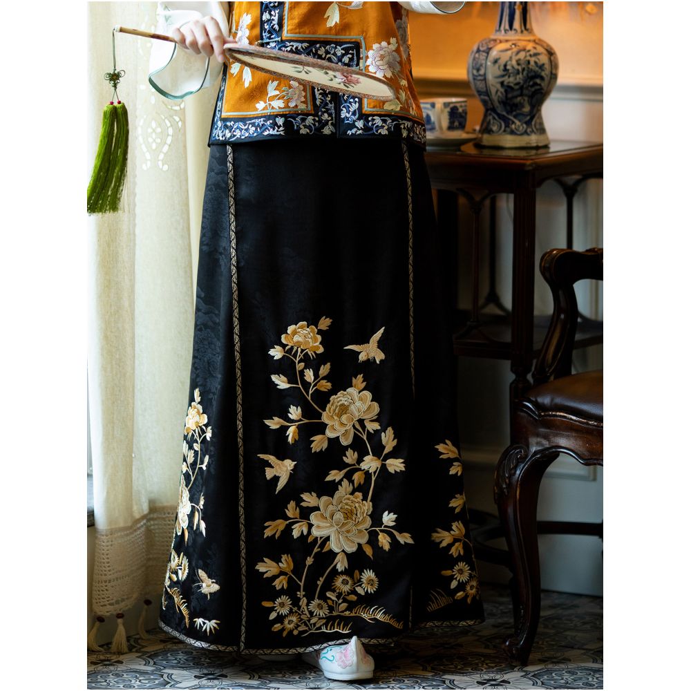 The Moon Dwelling Flower One City Wind Plush Spring and Summer Black Silk Fragrant Cloud Yarn Heavy Industry Embroidery National Style One Piece Horse Face Skirt image 4
