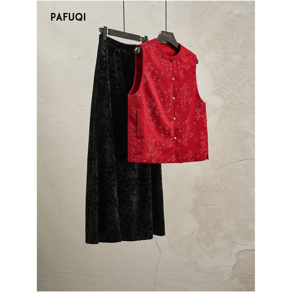 New Chinese style suit autumn and winter red jacquard New Year s robe vest half skirt two piece set Chinese style women s clothing 2025 new style image 1
