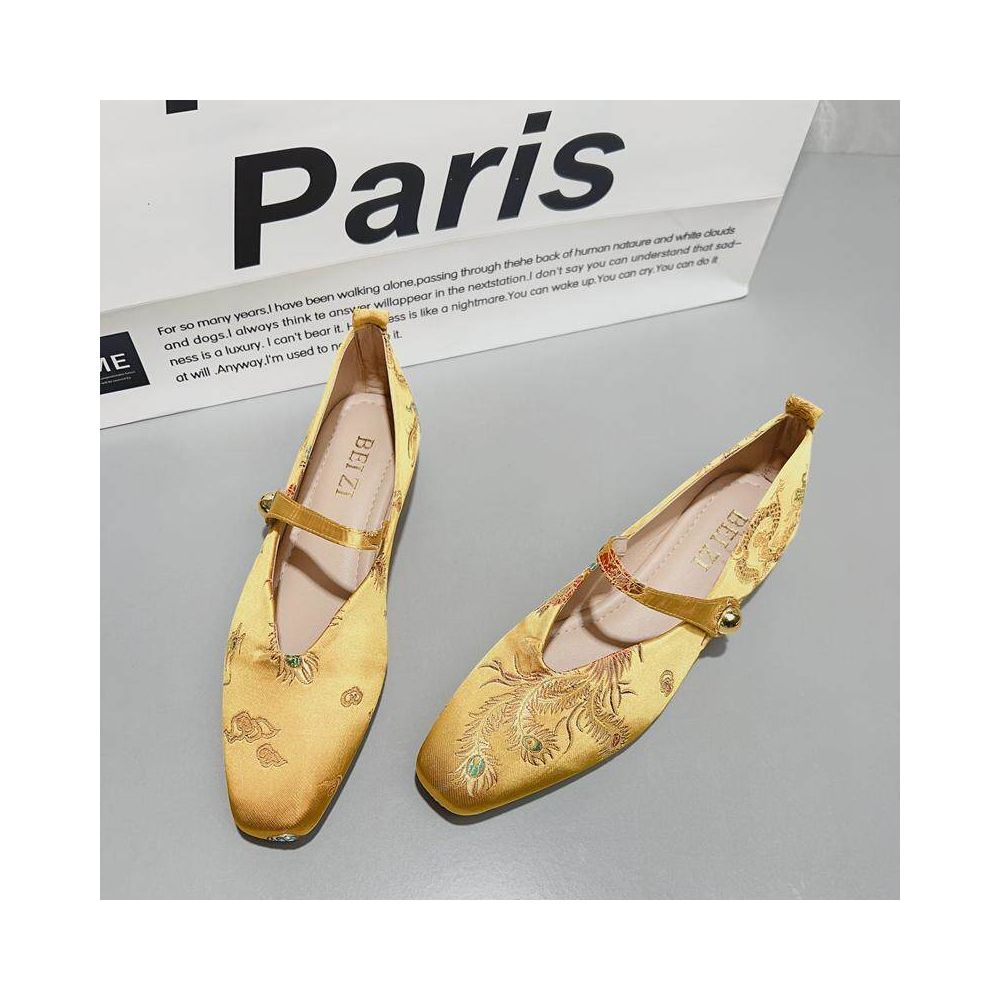 2025 Spring and Autumn New Single Shoes Women s Coarse Heel New Chinese Retro Embroidery Large Size Cheongsam Shoes Chinese Style Elegant Low Heel Shoes image 1