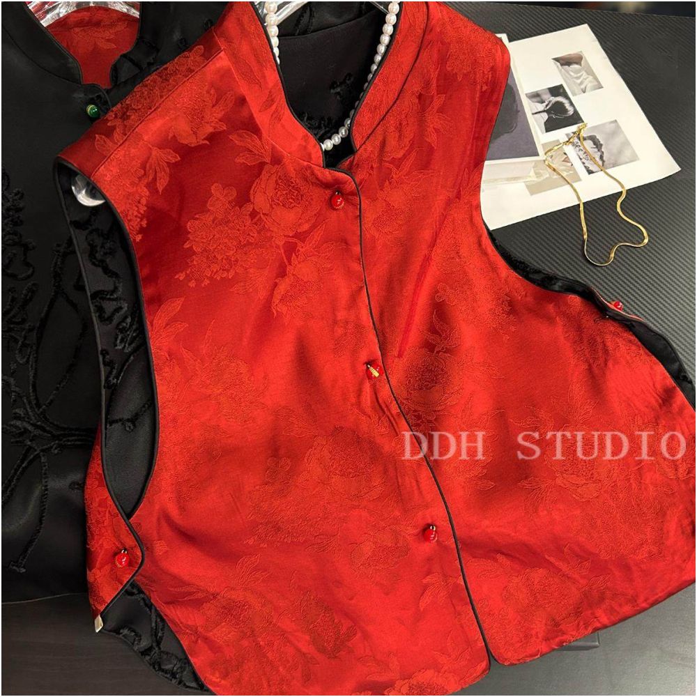 New Chinese style national style double sided wear retro red jacquard black plate flower vest with a loose button at the waist image 1